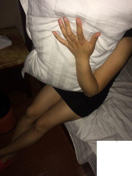 豐滿熟婦毛少水多穴緊 (10P)
