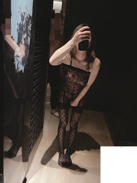 黑絲小姐姐每天晚上都要洗蓬蓬 (21P)