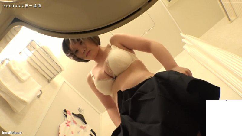 爆乳制服少女換衣服~~~~~~~